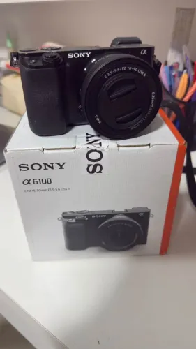 Câmera Sony Alpha 6100