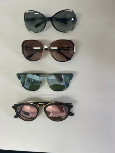 Óculos semi-novos Prada e Ray-Ban ORIGINAIS
