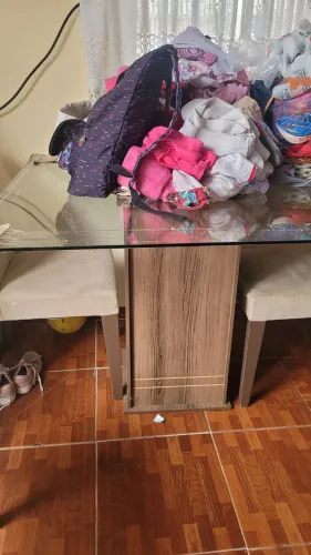 Mesa com tampo de vidro