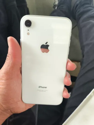 iPhone xr seminovo 64 GB , acompanha carregador e capinha original,