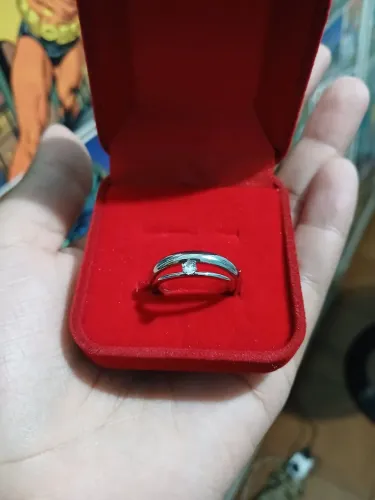 Aliança de compromisso com solitário