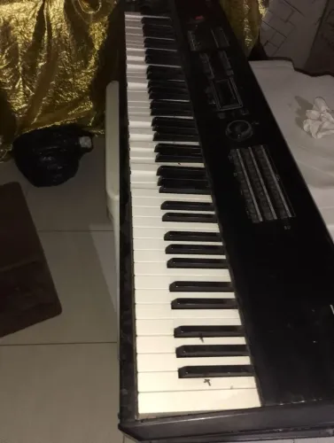 Vendo ou troco um teclado kurzweil sp5-8 por um controlador
