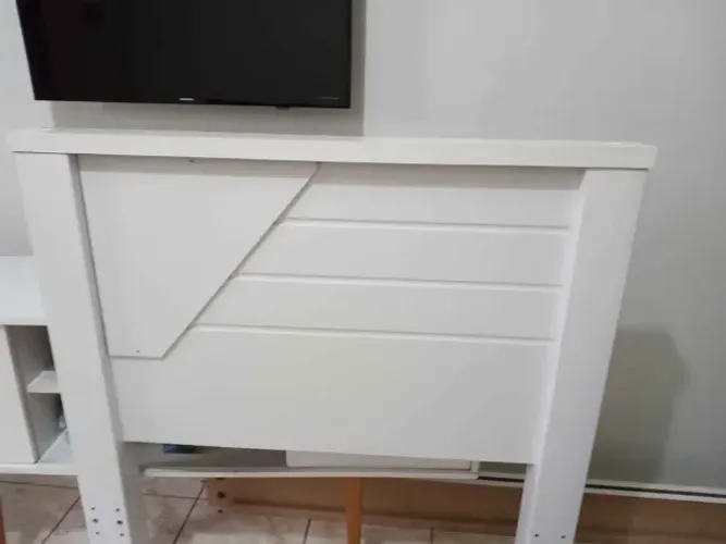 CAMA SOLTEIRO SEMI NOVA EM MADEIRA COM COLCHÃO