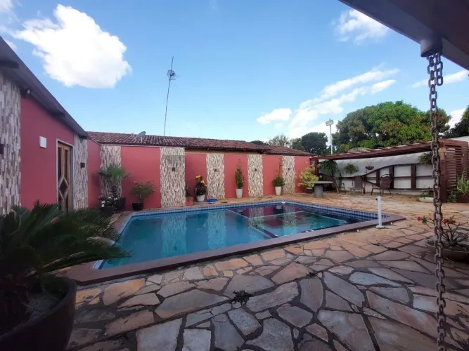 Casa à venda no bairro Centro em Pires do Rio/GO