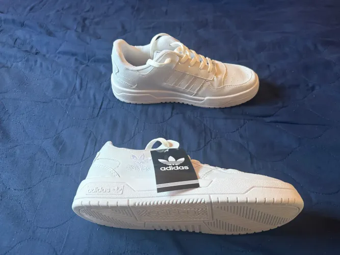 Tênis Adidas