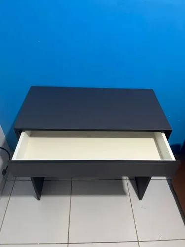 Escrivaninha com gaveta