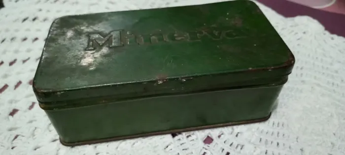 Lata Antiga da Marca Minerva cor Verde