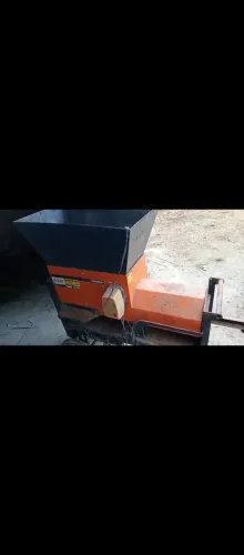 Máquina para compactar silagem