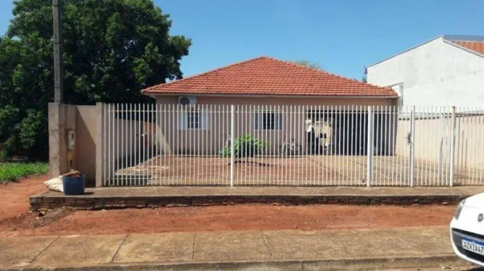 CASA RESIDENCIAL em SÃO CARLOS DO IVAÍ - PR, Centro
