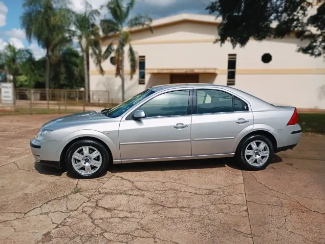 Ford Mondeo Ghia 2.0 16V 143cv 4P AUT 2005