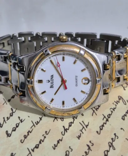 Relógio Bulova Quartz Bicolor Unisex Vintage