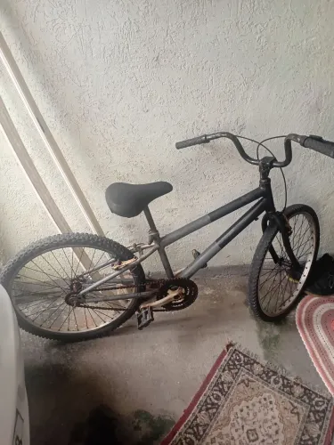 Bicicleta aro 24 bem boa