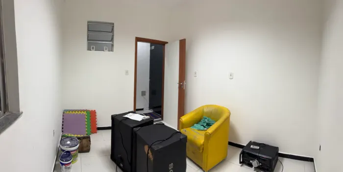 Aluga-se sala comercial