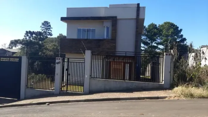Casa 208m² com Terreno 810m² | Guarapuava-PR | Santana - Próx. ao Centro e ao Parque do La