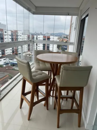 Vendo Mesa Bistrô Alta com 4 banquetas