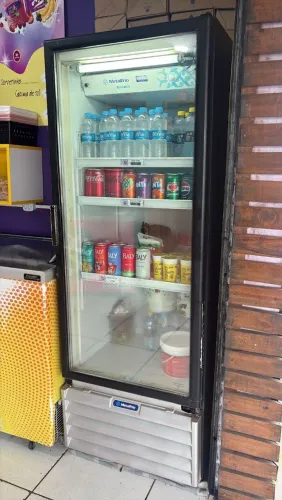 Vendo geladeira expositora para comércio, 400L chega ate 0 graus 