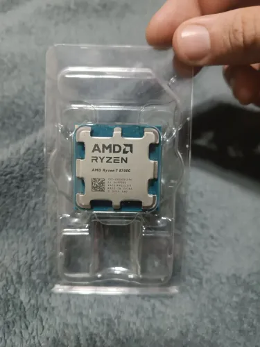 AMD Ryzen 7 8700G