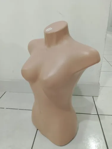 Manequi busto feminino bege