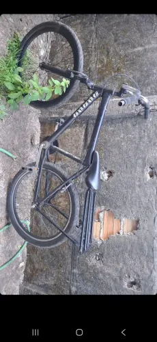 Bike aro 24 quase toda nova so tem que trocar o aro <br><br>NAO ENTREGO <br><br>Valor 200 reais