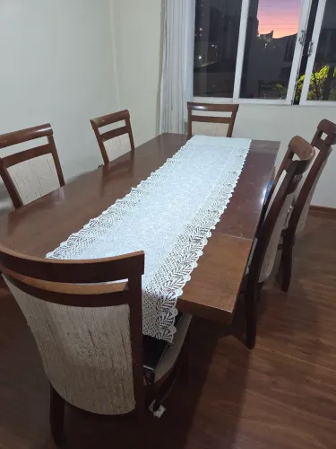 Mesa com 6 cadeiras 