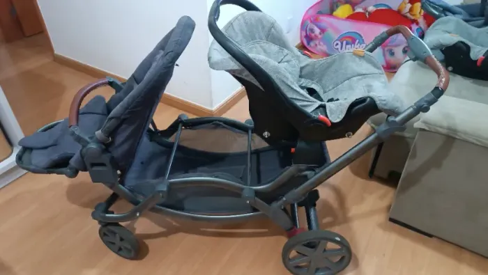 Carrinho de bebê gêmeos