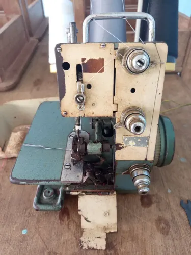Máquina overlok FN2-7D