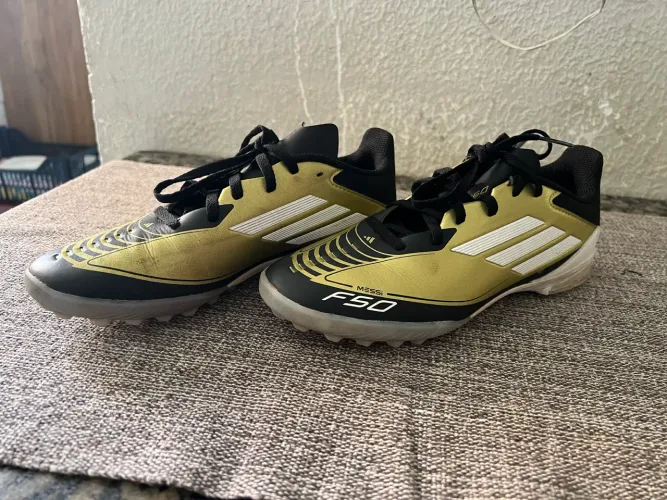 Chuteira Society Adidas F50 Club Unissex - Dourado+Branco. Número 36 seminovo