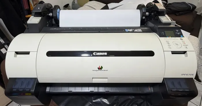 Plotter CANON imagePROGRAF IPF670E - pouco uso 