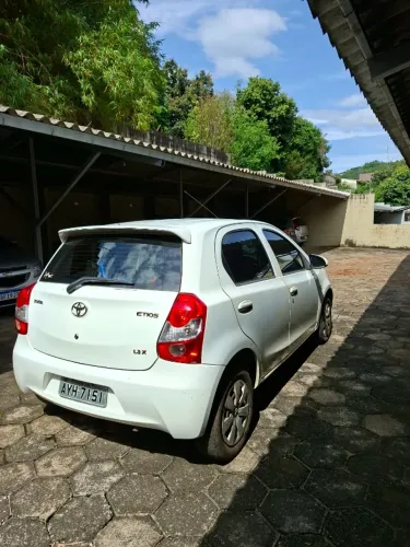Toyota Etios X 1.3 Flex 16V 5P Mec. 2014