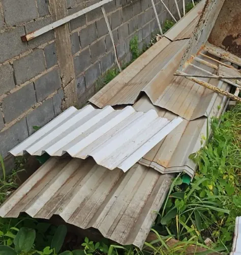 Retalhos de telhas trapezoidal de zinco