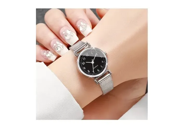 Relógio Feminino Mostrador Pequeno e Preto Elegante Casual Pulseira Metal Leve