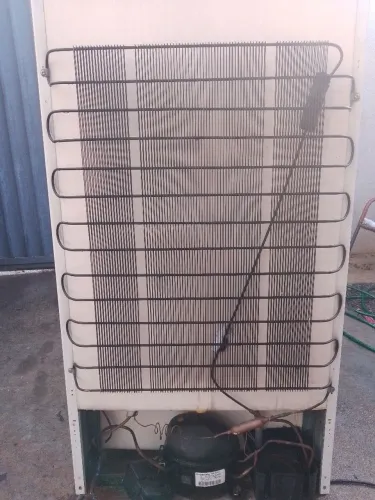 Geladeira Eletrolux antiga com filtro entupido tem troca faZe solda troca o gás moto bom