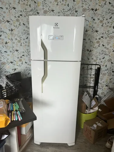 Geladeira Electrolux Frost Free 310 litros 220V