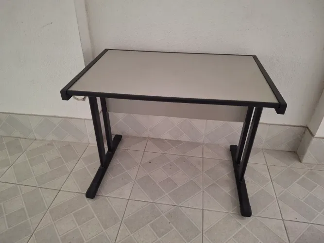 Mesa pequena de escritório