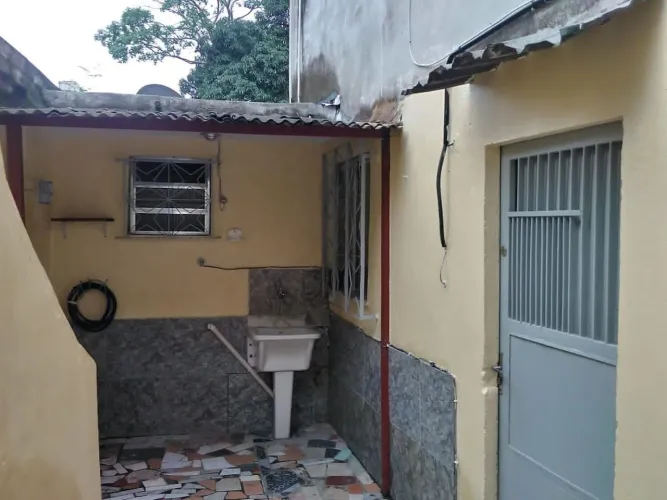 Alugo casa de Vila em Brás de Pina