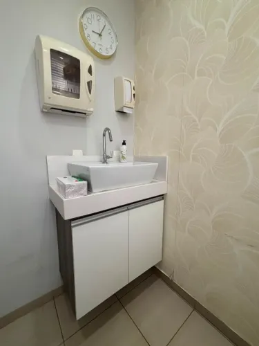 Pia com bancada, torneira e armário - MDF - Palmas