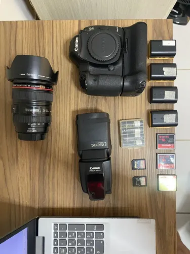 Kit Canon 5D Mark III + Lente 24 - 104 F4 + Flash