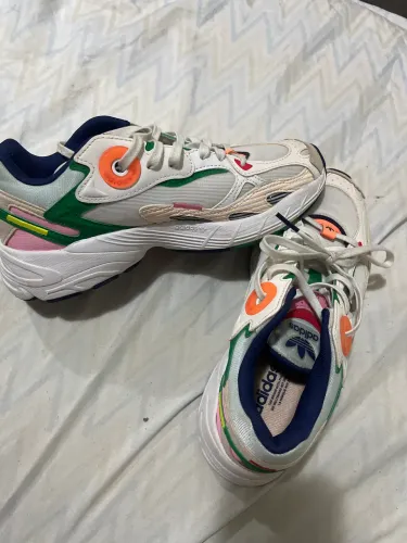 Tênis da adidas