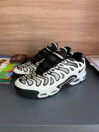 Nike TN Plus Drift Preto e Branco 40
