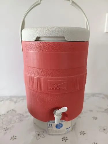 Galão de água com torneira