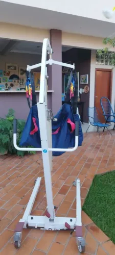 Guincho hospitalar. Até 180 kg. Mobilidade pessoas acamadas