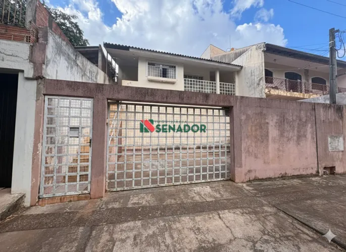 Sobrado à venda em Londrina, Champagnat, com 5 quartos, com 270 m²