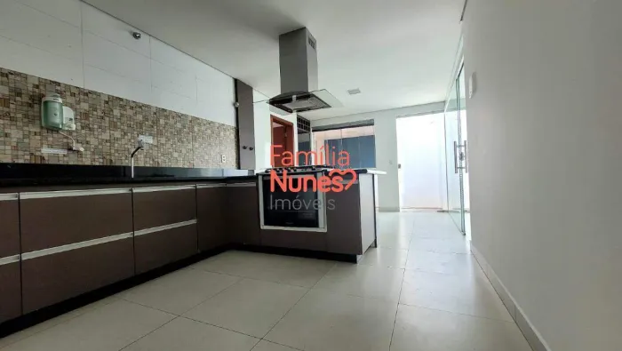 Casa comercial para alugar em Contagem