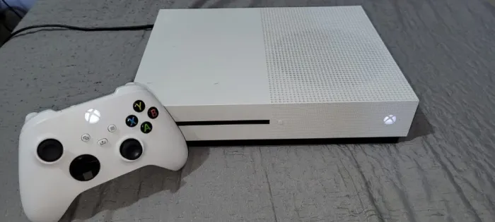 Xbox One S 1TB + Controle Xbox Series X