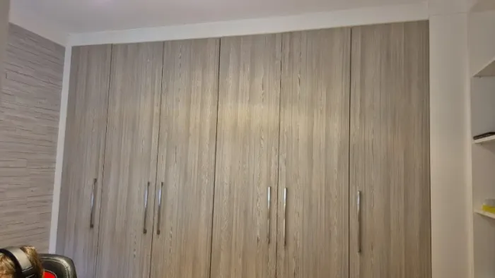 QUARDA ROUPA EMBUTIDO