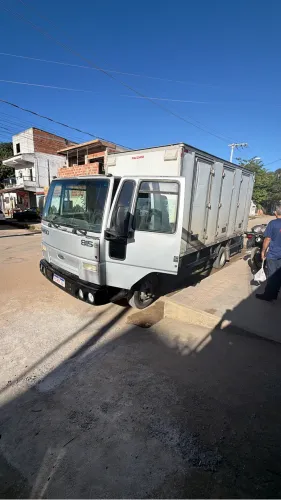 Caminhão cargo pronto para trabalhar