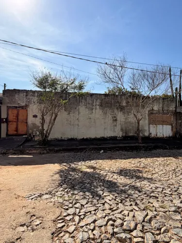 Casa lote 300 metros quadrados bem localizada