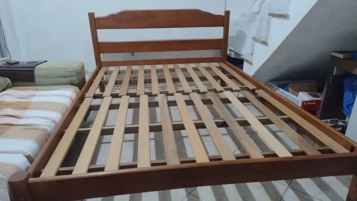 Vendo cama de casal Madeira