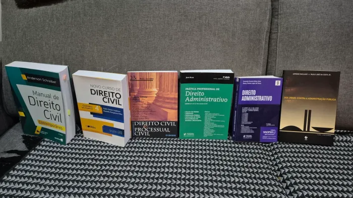 Livros diversos Direito