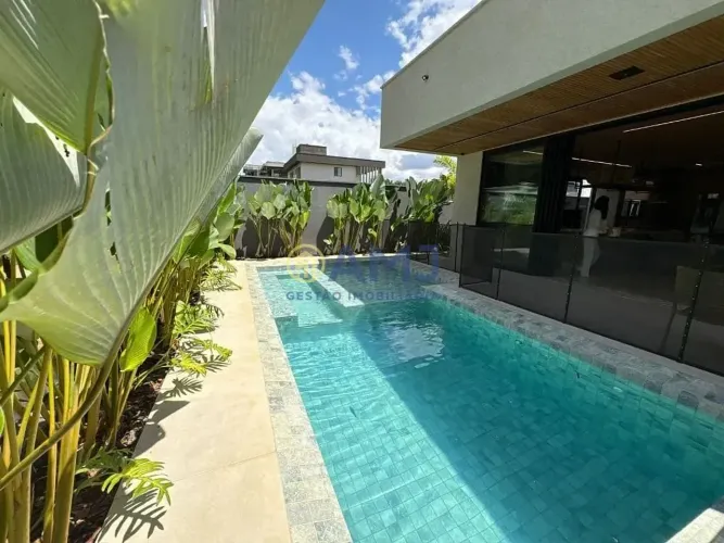 Casa Térrea de Alto Padrão no Plateau dOr Privilege | Fundo para Mata | Mobiliada